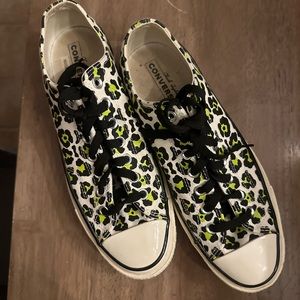 Men’s converse size 9.5 low top animal print